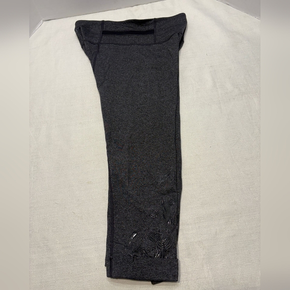 Lululemon Athletica Acro Crop, Embossed Logo , Size -+- 6 - Picture 8 of 9